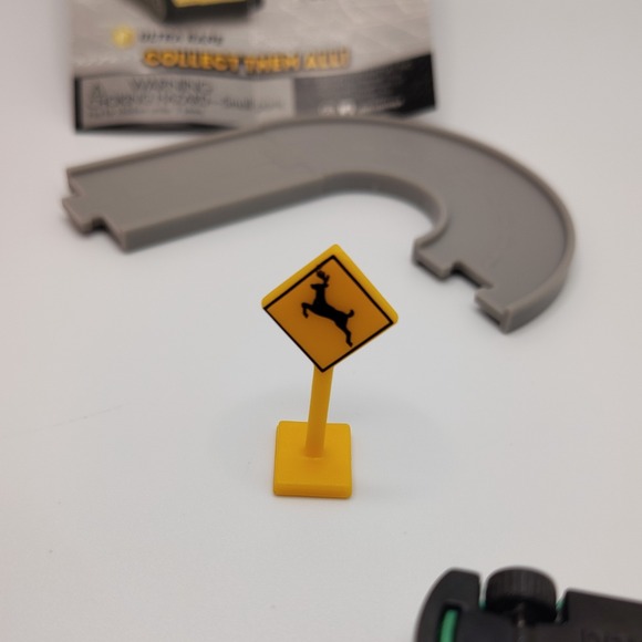 Battat Driven Pocket Series ~Road to Gold ~ Camper Van Rainbow - Picture 7 of 10